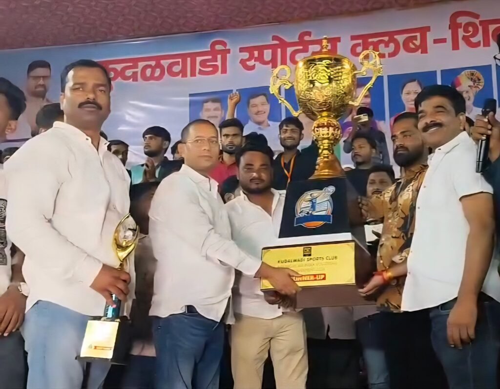 कुदळवाडी येथे भव्य डे-नाईट व्हॉलीबॉल स्पर्धेत आझमी स्पोर्ट्स क्लब विजेता