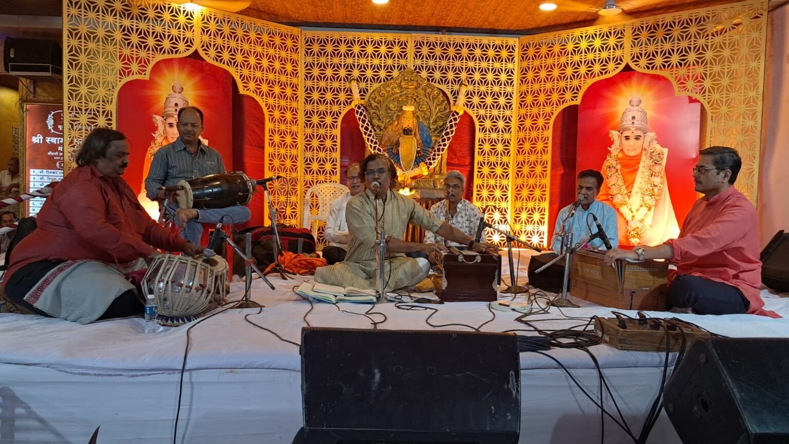 सुश्राव्य भक्तिगीतांनी श्रोते स्वामीमय