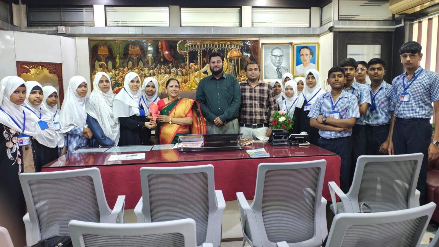 उपमहापौर शर्मिला बाबर यांच्याकडून विद्यार्थ्यांना शहराच्या इतिहासाच्या धडे