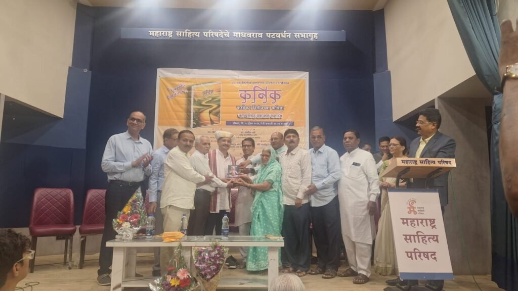 महाराष्ट्र साहित्य परिषदेचे अध्यक्ष योगेश सोमण यांचा दिलासा साहित्य संस्थेच्या वतीने सन्मान