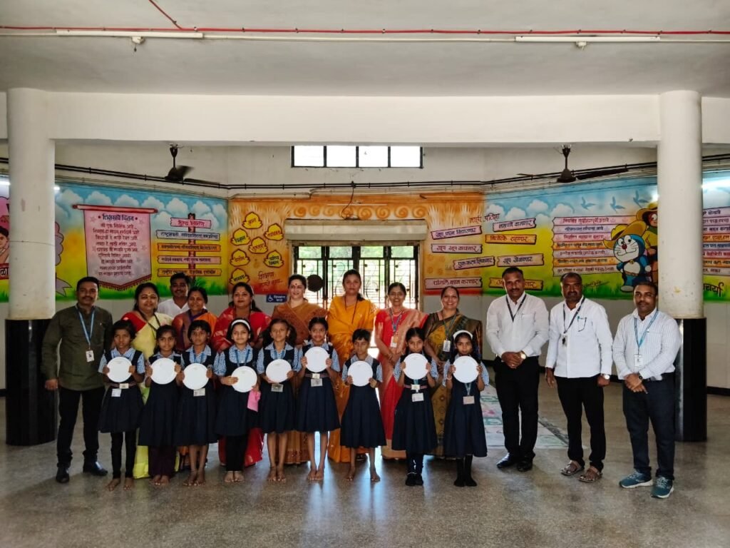 आमदार शंकर जगताप यांच्या वाढदिवसानिमित्त पिंपरी चिंचवड मनपा प्राथमिक शाळेतील २५ हजार विद्यार्थ्यांना जेवणासाठी प्लेट वाटप