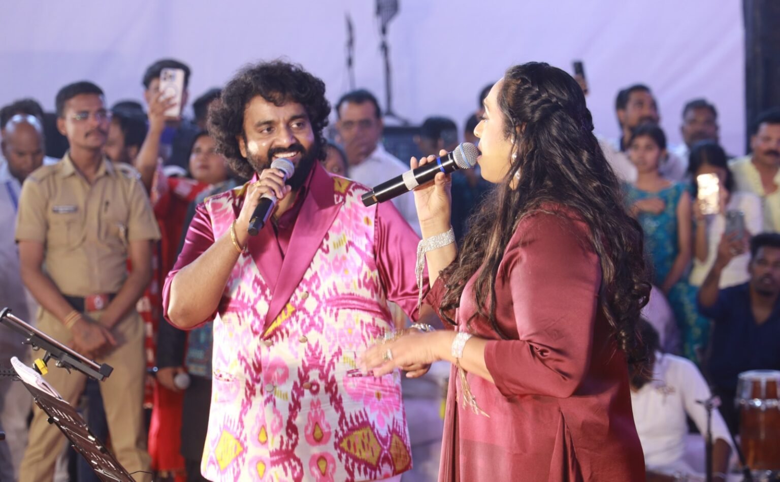 ‘काव्यशायराना’तून समतेचा संदेश; वसीम बरेलवी यांच्या शायरीने रंगली मैफल