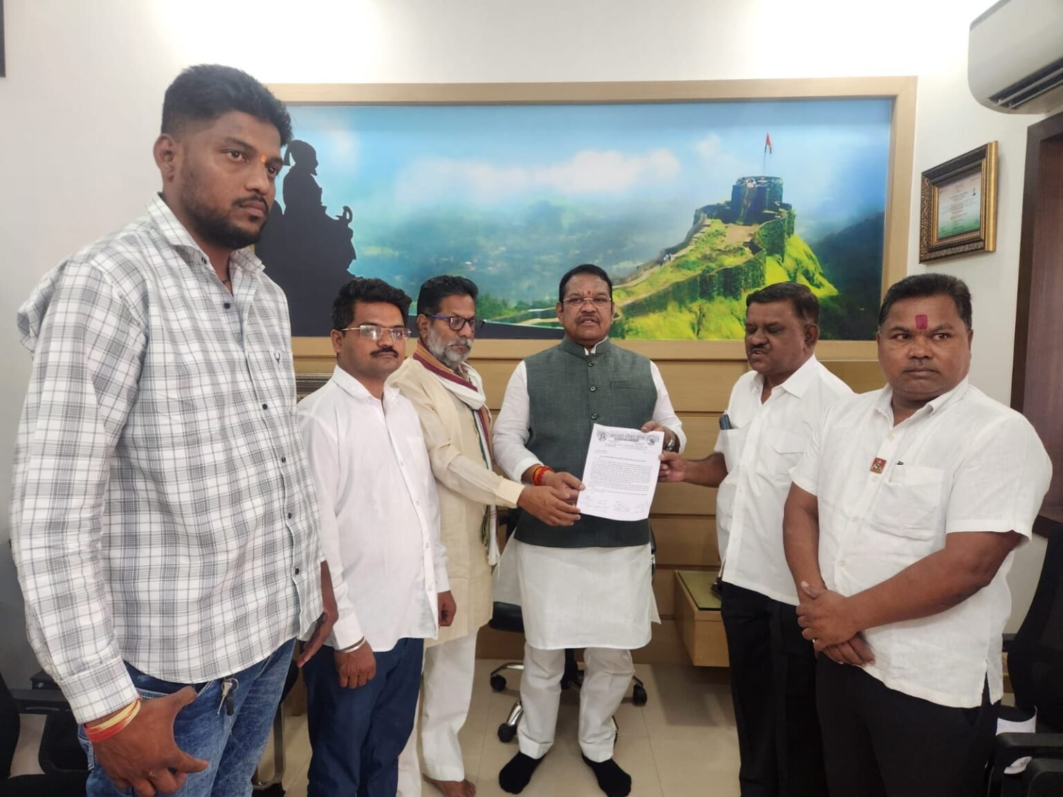 पुणे मनपा जेई भरती परीक्षेसाठी दूरवरची केंद्रे; उमेदवारांवर अन्याय, परीक्षा स्थगित करण्याची मागणी