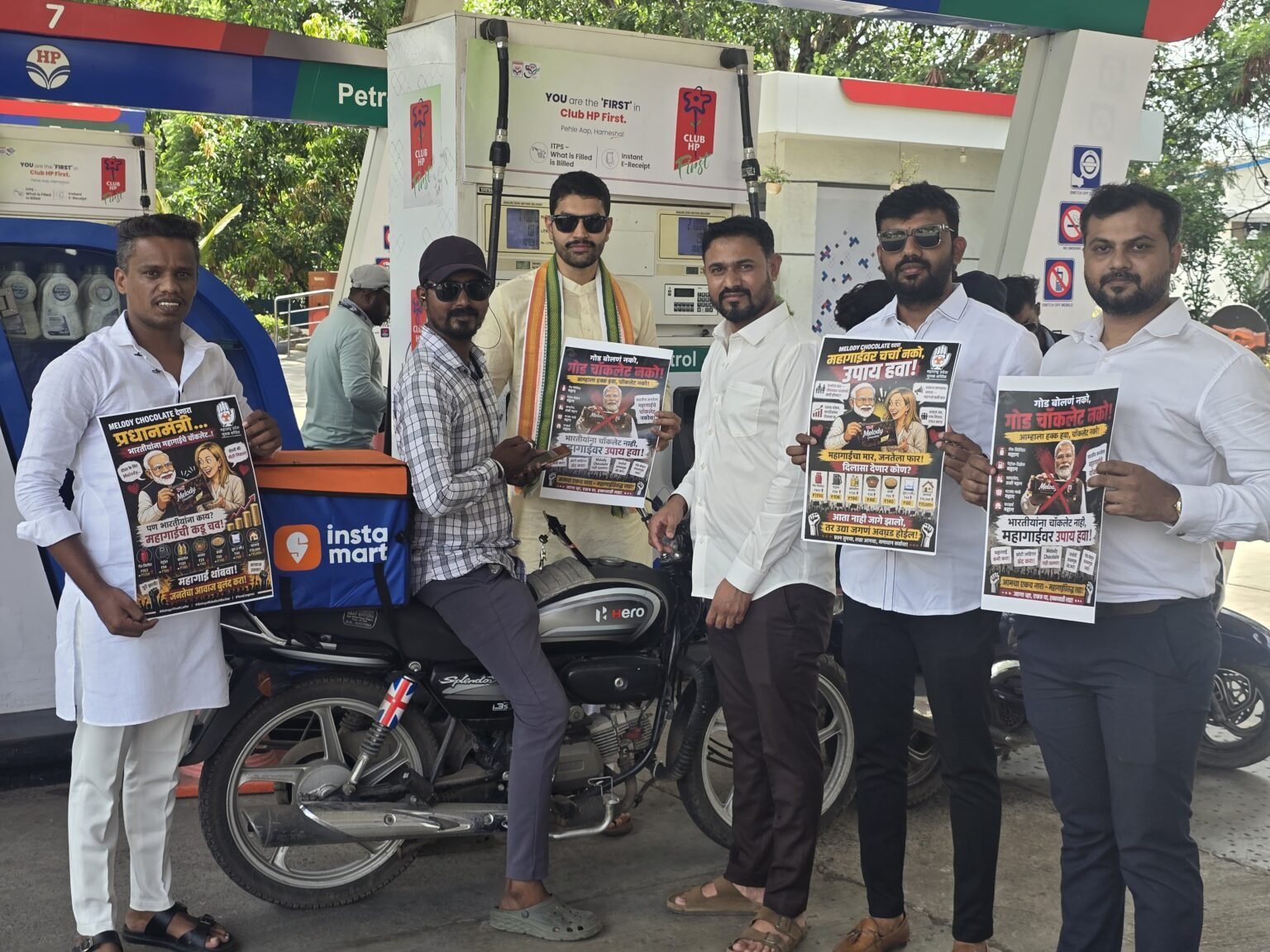 युवक काँग्रेसचे इंधन दरवाढीविरोधात अनोखे ‘मेलोडी आंदोलन’