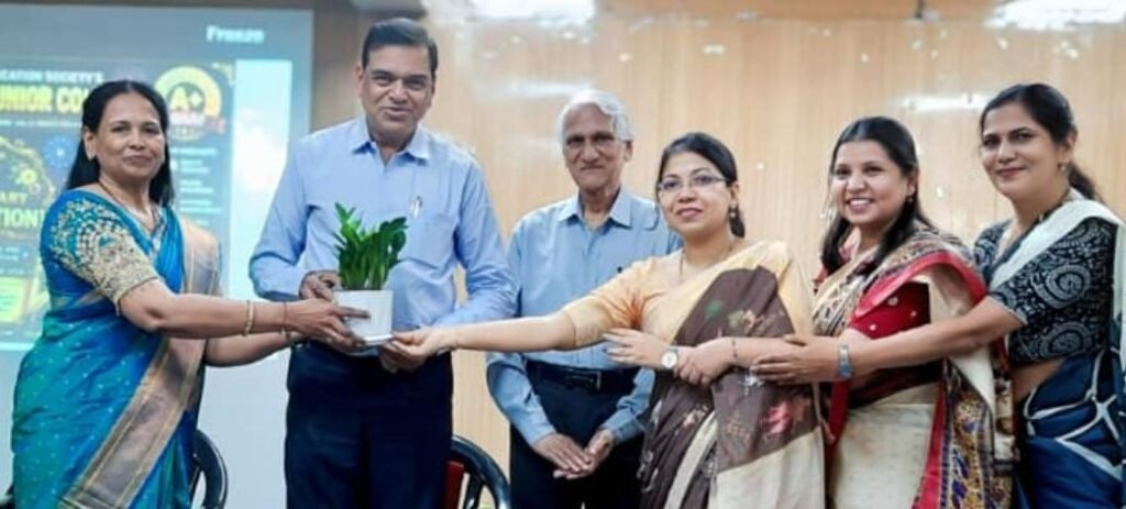 चिंचवड येथील प्रतिभा ज्युनिअर कॉलेजचा 13 वा वर्धापन दिन उत्साहात साजरा; प्राचार्या डॉ. वनिता कुऱ्हाडे यांच्या कार्याचा गौरव