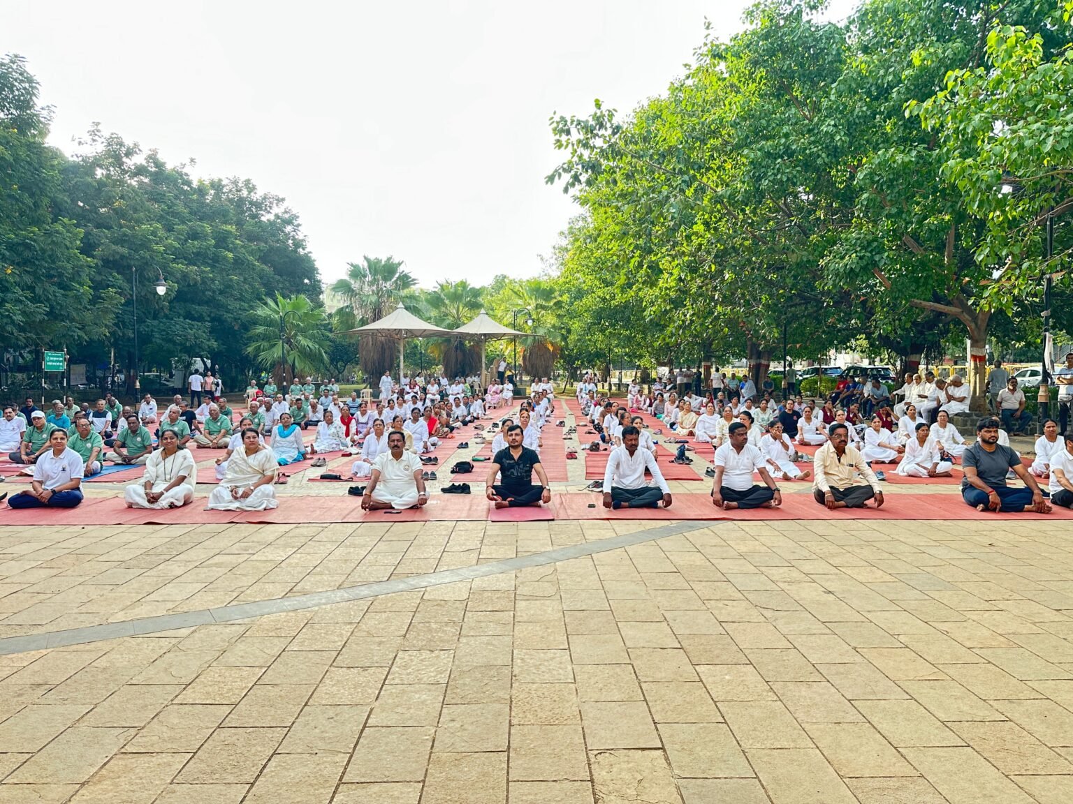पिंपळे सौदागरमध्ये भजनाच्या ठेक्यावर नागरिकांनी साधला योगसाधनेचा ध्यास!