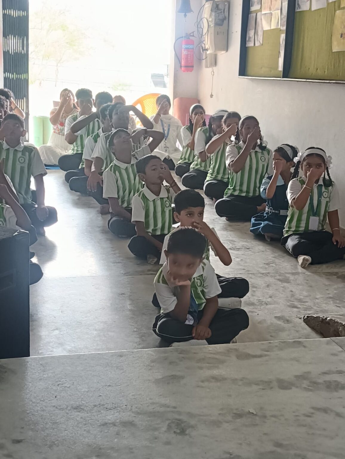 सोमाटणे येथे अग्रवाल विद्या प्रसारक मंडळ संचालित गीता विद्यानिकेतन या महाविद्यालयात योग दिवस साजरा