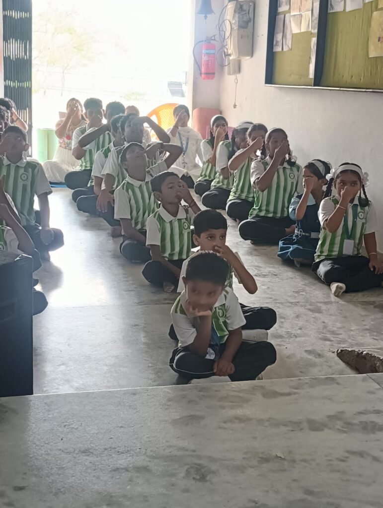 सोमाटणे येथे अग्रवाल विद्या प्रसारक मंडळ संचालित गीता विद्यानिकेतन या महाविद्यालयात योग दिवस साजरा