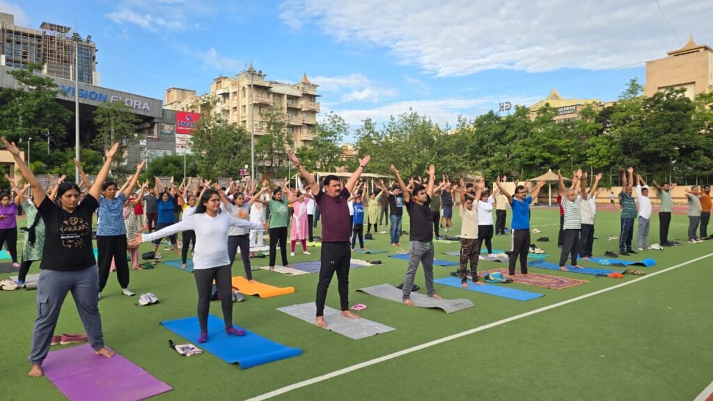 नाना काटे सोशल फाऊडेशन व आर्ट ॲाफी लिव्हिग पिंपळे सौदागर याच्यां संयुक्त विद्यमानाने पिंपळे सौदागर येथे आतंरराष्ट्रीय योग दिन उत्साहात साजरा