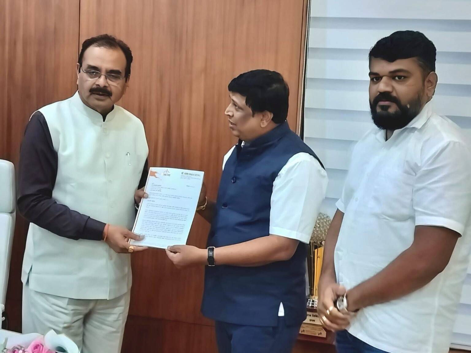 महावितरणच्या पुनर्रचनेमुळे नवीन वीज जोडणीला ब्रेक.. प्रक्रिया सुलभ करण्यासाठी महावितरण सदस्य संतोष सौंदणकर यांचा पुढाकार