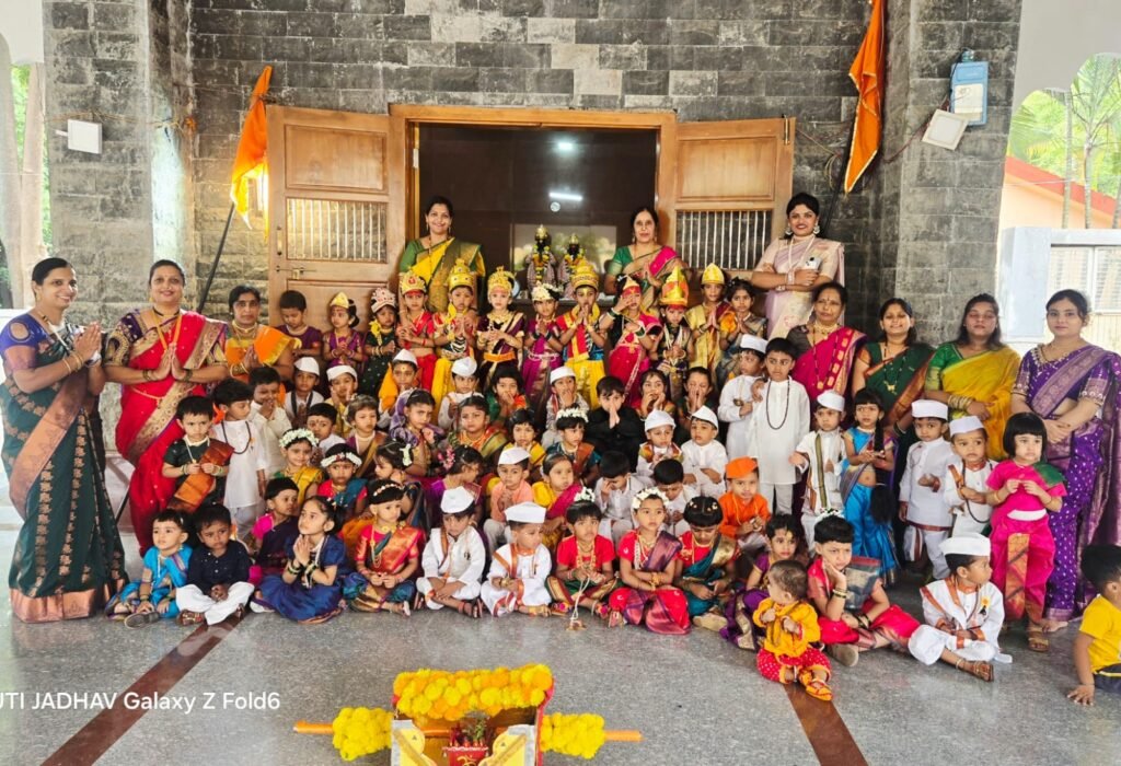केंब्रिज चॅम्प्स इंटरनॅशनल प्री-स्कूल, कृष्णानगर येथे उत्साहात ‘बाल दिंडी व शिवकालीन वेशभूषा’ उपक्रम संपन्न
