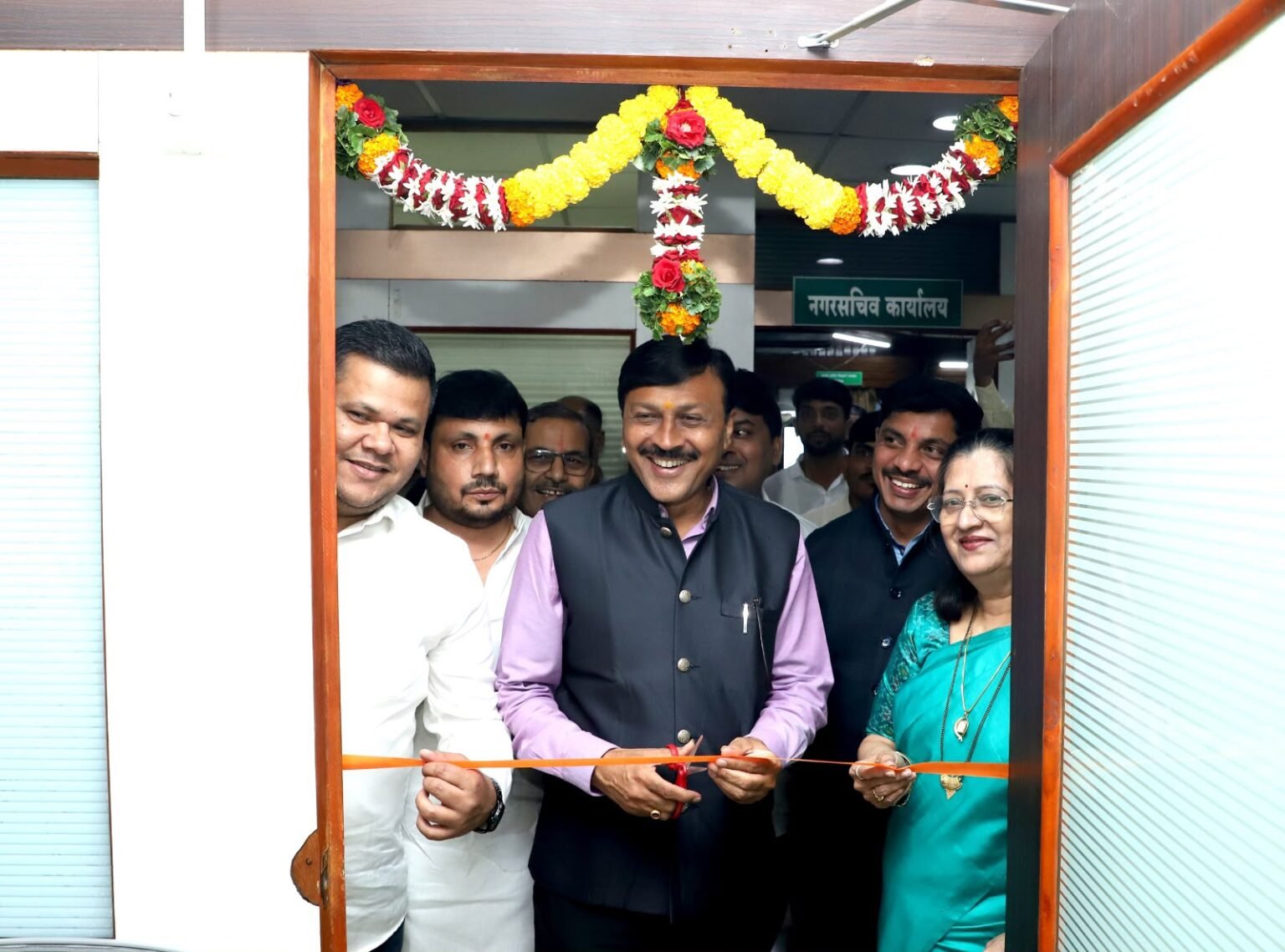 मुख्यमंत्री देवेंद्र फडणवीस यांच्या वाढदिवसानिमित्त महापौर वैद्यकीय सहाय्यता कक्षाचे उद्घाटन; आयुष्यमान भारत व महात्मा फुले जनआरोग्य योजनेंतर्गत नागरिकांना पाच लाखांपर्यंत कॅशलेस उपचाराची सुविधा