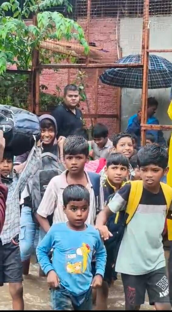 पिंपरी-चिंचवडमध्ये अतिवृष्टीचे संकट: स्थायी समिती सभापती अभिषेक बारणे यांनी वाचवले २०० हून अधिक जीव