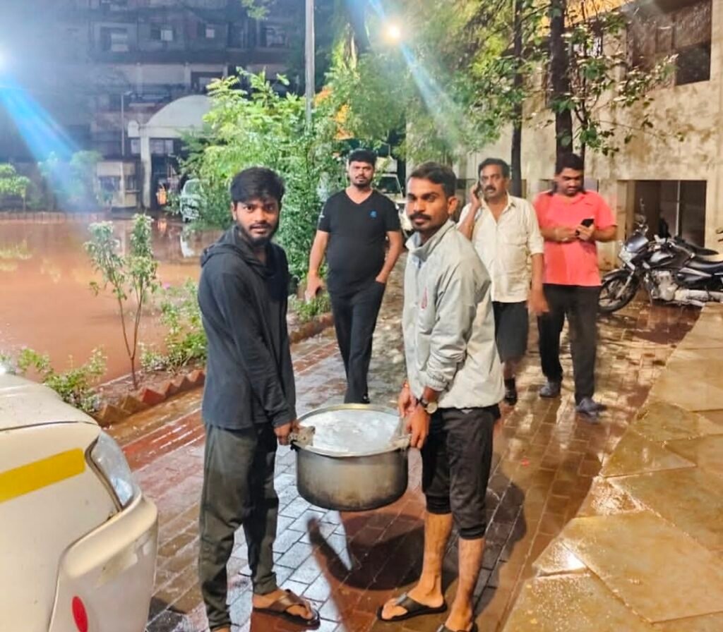 पूरग्रस्त नागरिकांच्या मदतीसाठी भाजप पदाधिकाऱ्यांची धाव; पिंपळे सौदागर-रहाटणीतील स्थलांतरितांना अन्न व तात्पुरत्या निवाऱ्याची व्यवस्था