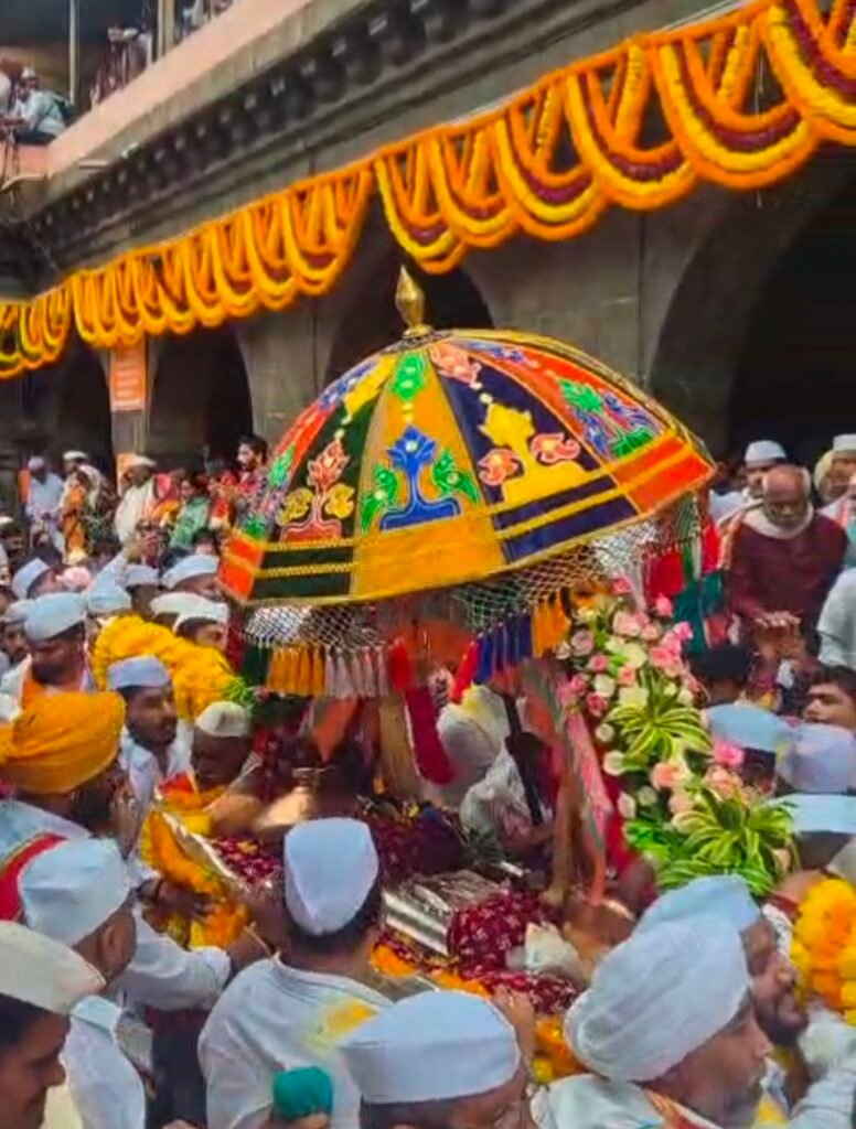 “ज्ञानोबा-तुकाराम”च्या जयघोषाने दुमदुमली देहूनगरी; तुकोबांच्या पालखीचे पंढरपूरकडे प्रस्थान