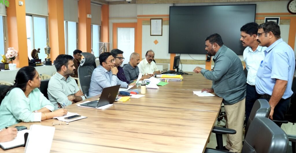 नागरिकांच्या निवेदनांवर तातडीने कार्यवाही करण्याचे आयुक्तांचे निर्देश