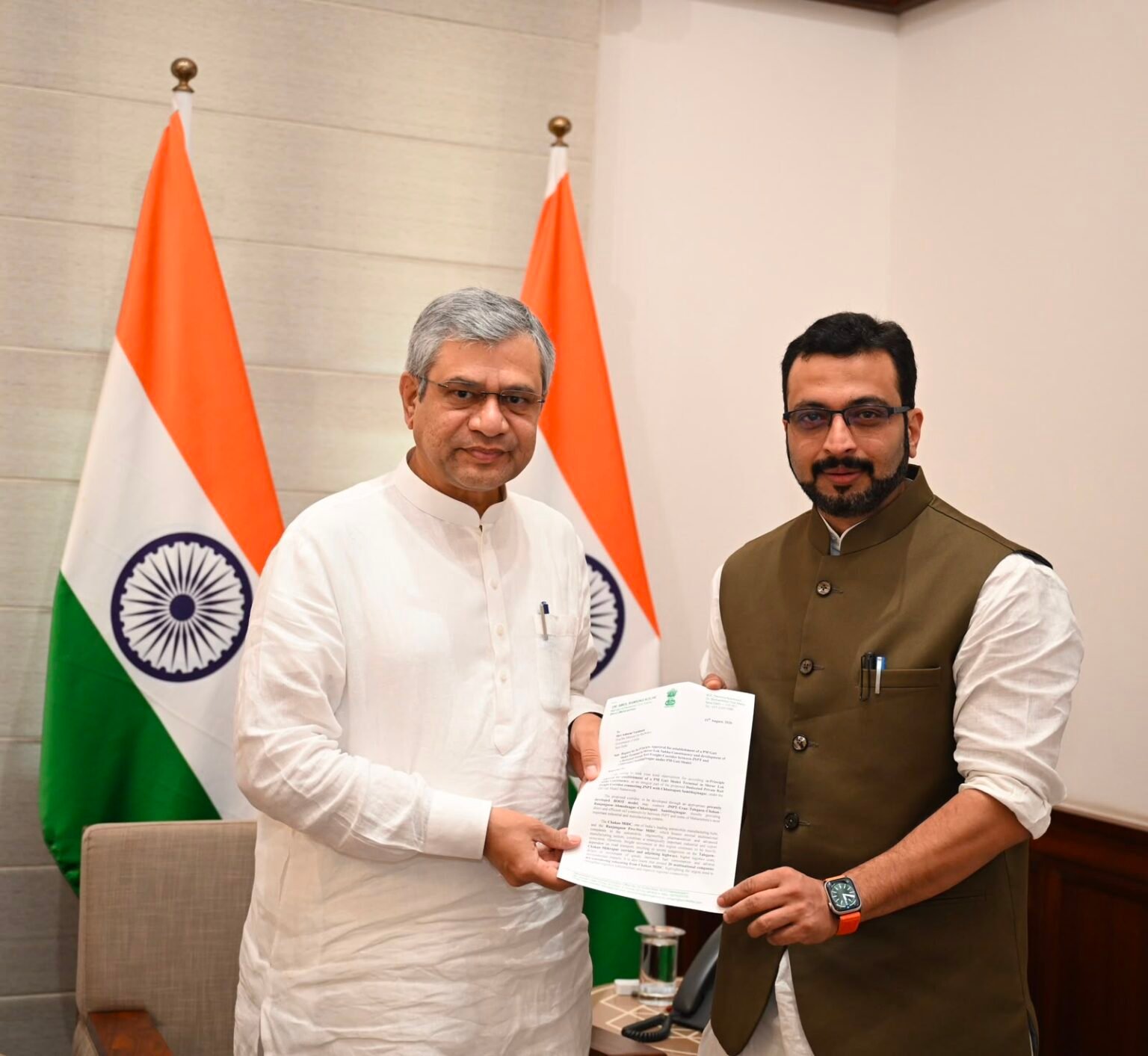 “पुणे नाशिक रेल्वे जुन्याच मार्गाने व्हावी” खासदार डॉ. अमोल कोल्हे यांची रेल्वेमंत्र्यांकडे आग्रही मागणी