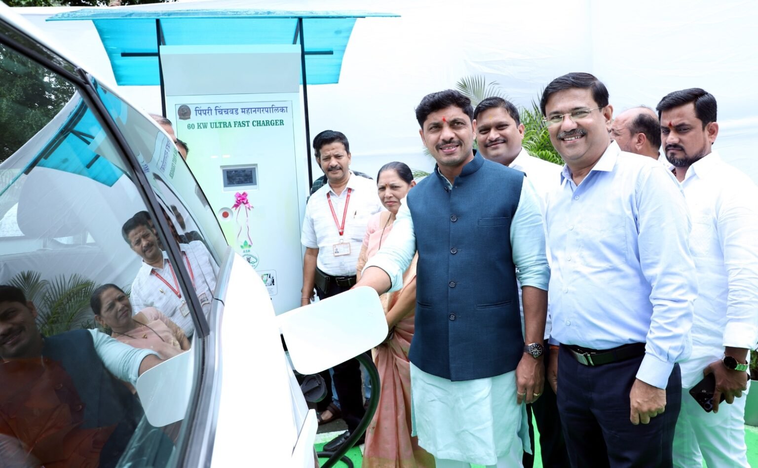 महापालिका मुख्यालयातील EV चार्जिंग स्टेशनचे महापौर रवि लांडगे यांच्या हस्ते उद्घाटन