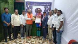 ६९ वर्षीय राम यादव अडसुळ यांनी रचला इतिहास; शीर्षासन करून वर्ल्ड रेकॉर्डची नोंद