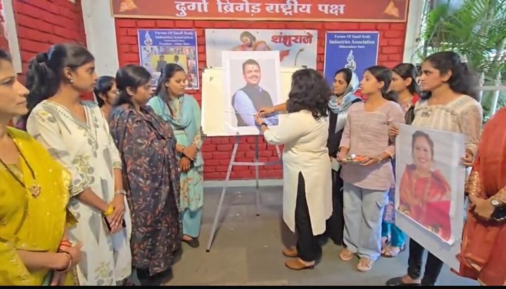 मुख्यमंत्र्यांना राखी बांधून लाडक्या बहिणींच्या सुरक्षेची दुर्गा भोर यांची मागणी