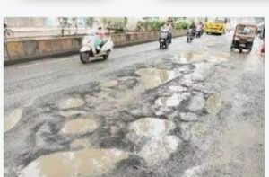 खड्डे बुजविण्यास १० दिवसांचा अल्टिमेटम; अन्यथा शिवसेनेचे (उबाठा) शहरभर आंदोलन