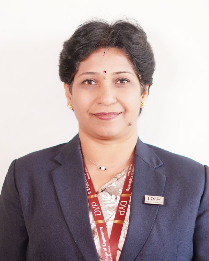 ‘फॉरेव्हर २०’! ३१ वर्षे शिकवूनही विद्यार्थ्यांच्या वयाच्याच आकुर्डी डी. वाय. पाटील कॉलेजमधील डॉ. स्मिता पाटसकर राहिलेल्या शिक्षिका