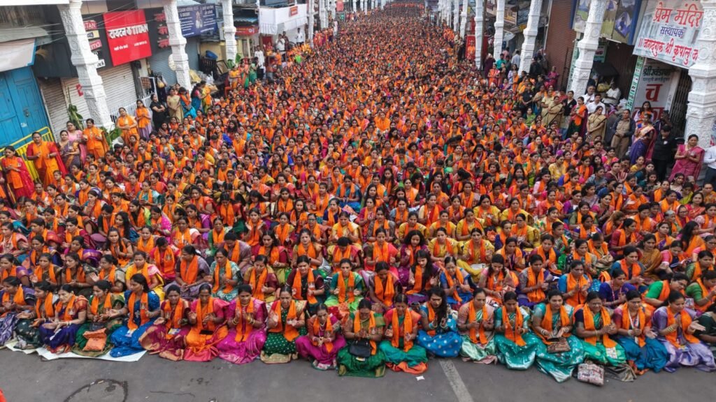 ऋषीपंचमीनिमित्त दगडूशेठ गणपती समोर ३५ हजार महिलांचे अथर्वशीर्ष पठण