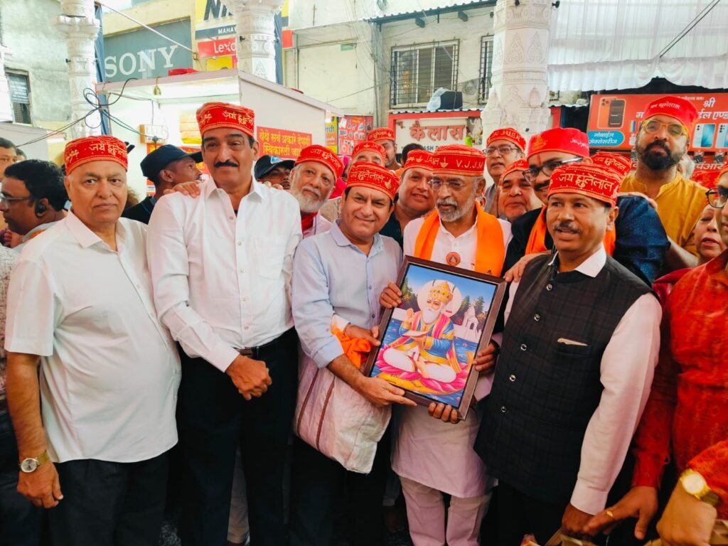 भारतीय सिंधु सभेच्या पदाधिकारी, सदस्यांकडून दगडूशेठ गणपतीचे सामूहिक दर्शन