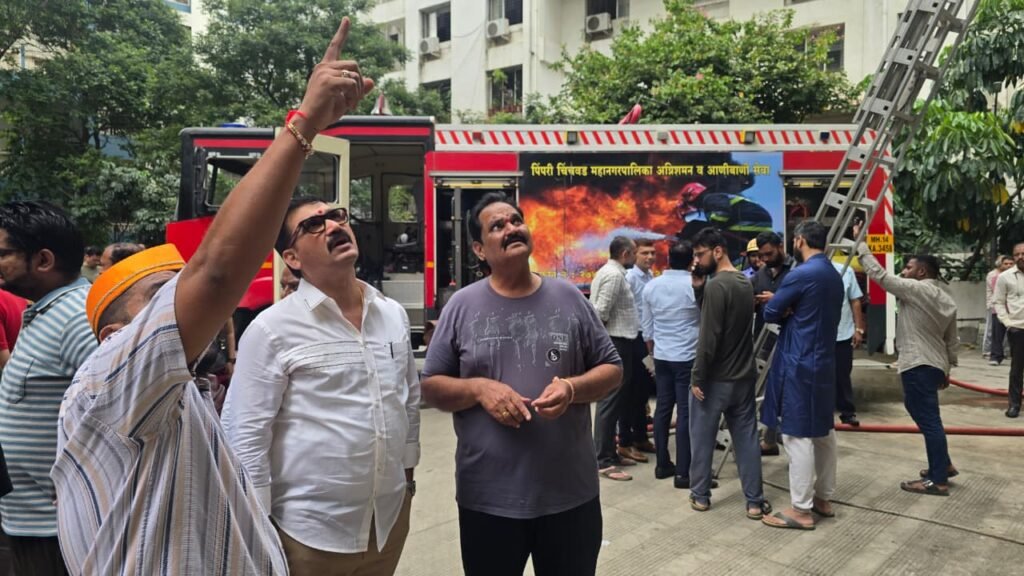 पिंपळे सौदागर येथील गणेशम-२ सोसायटीतील आगीच्या घटनेची नगरसेवक नाना काटे यांनी घेतली तातडीने दखल