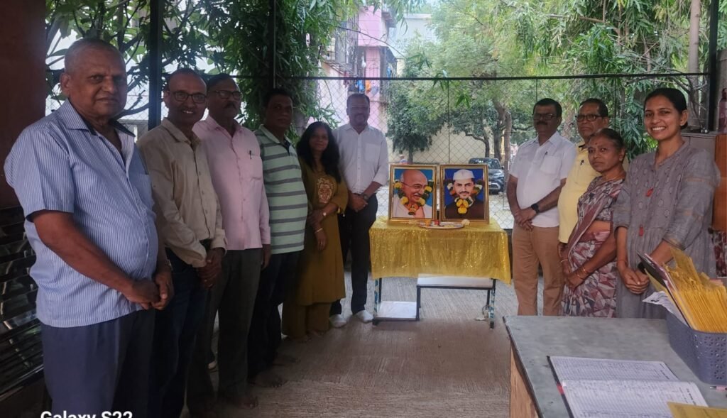 शाहू वाचनालयाच्या वतीने महात्मा गांधी आणि लालबहादूर शास्त्री यांची जयंती साजरी
