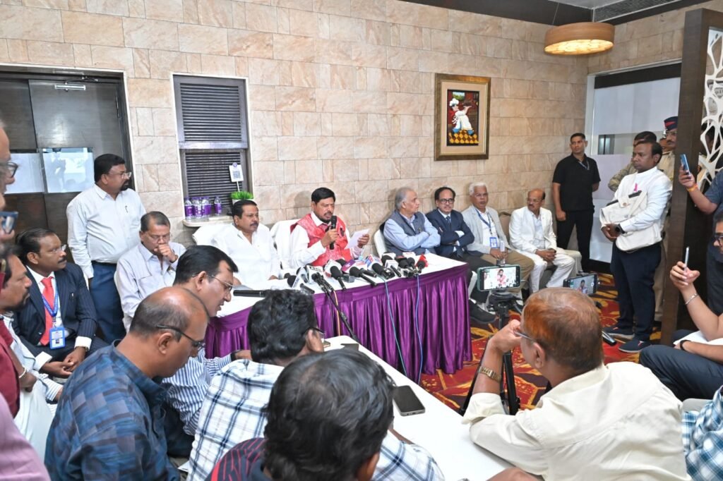 पीपल्स एज्युकेशन सोसायटीच्या वडाळा येथील जागेवर भव्य ‘सिद्धार्थ स्पोर्ट्स कॉम्प्लेक्स’ उभारण्याचा निर्णय; नवनियुक्त विश्वस्त अण्णा बनसोडे यांच्या पुढाकाराने कामकाजाला सुरुवात