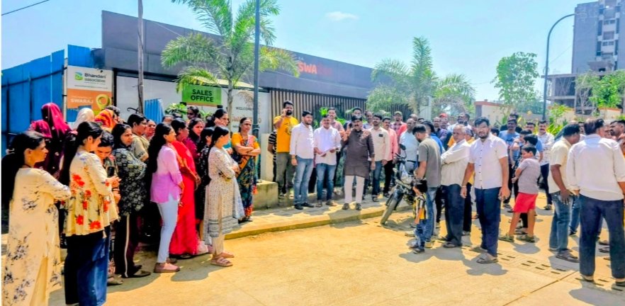 स्वदेशा हाउसिंग सोसायटीच्या पाणी प्रश्नावर विकसकाच्या कार्यालयावर धडक मोर्चा